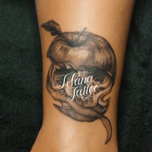 リンゴ|スカルのタトゥー