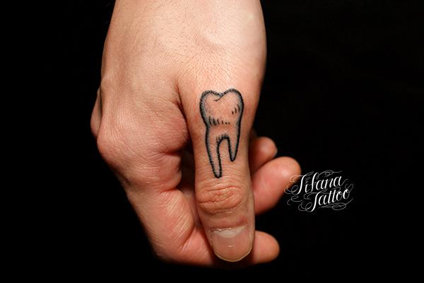 tooth_tattoo_mica