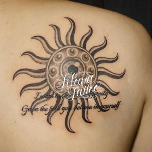 太陽|目玉|文字のタトゥー