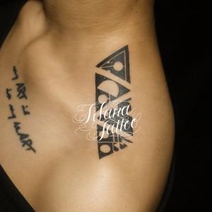 三角形の幾何学タトゥー