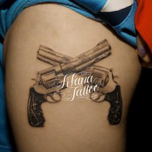 銃のタトゥーデザイン Tifana Tattoo 東京 渋谷のタトゥースタジオ