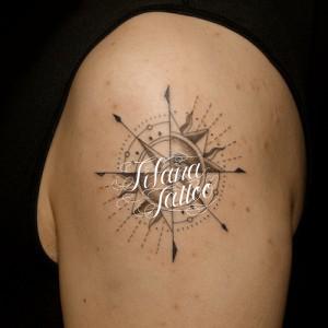 太陽のタトゥーデザイン Tifana Tattoo 東京 渋谷のタトゥースタジオ