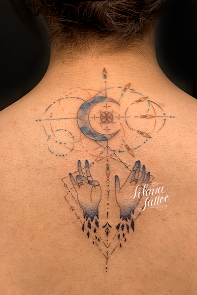 月 手のジオメトリック タトゥー ギャラリー Tifana Tattoo 東京 渋谷のタトゥースタジオ