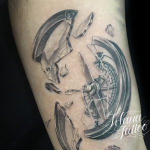 羅針盤 コンパスのタトゥー ギャラリー Tifana Tattoo 東京 渋谷のタトゥースタジオ 羅針盤 コンパスのタトゥー ギャラリー Tifana Tattoo 東京 渋谷のタトゥースタジオ