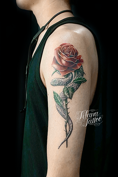 薔薇と蛇のファインライン タトゥー ギャラリー Tifana Tattoo 東京 渋谷のタトゥースタジオ