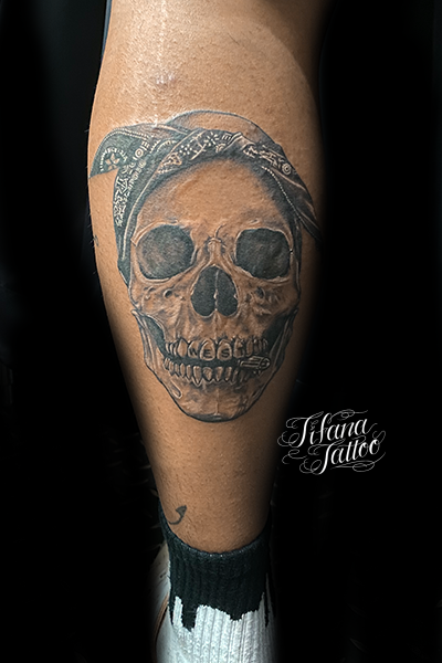 バンダナ スカルのタトゥー ギャラリー Tifana Tattoo 東京 渋谷のタトゥースタジオ