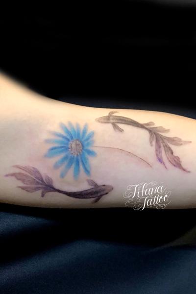 金魚と花のタトゥー ギャラリー Tifana Tattoo 東京 渋谷のタトゥースタジオ