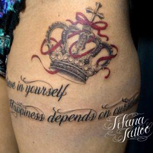 王冠と文字のタトゥー ギャラリー Tifana Tattoo 東京 渋谷のタトゥースタジオ 王冠と文字のタトゥー ギャラリー Tifana Tattoo 東京 渋谷のタトゥースタジオ