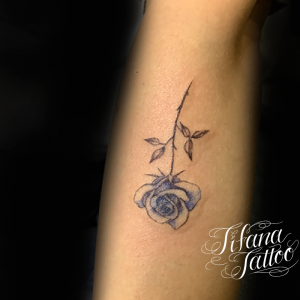 薔薇と英文のタトゥー ギャラリー Tifana Tattoo 東京 渋谷のタトゥースタジオ 薔薇と英文のタトゥー ギャラリー Tifana Tattoo 東京 渋谷のタトゥースタジオ