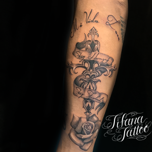 クロス|レタリング|バナー|薔薇のタトゥー