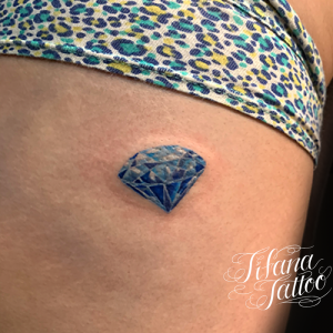青いダイヤモンドのタトゥー