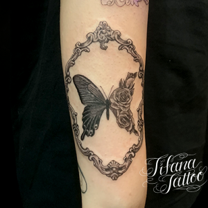 蝶|薔薇|額縁のタトゥー