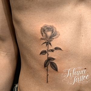 薔薇のファインライン・タトゥー
