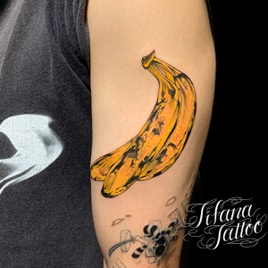 熟れたバナナのタトゥー