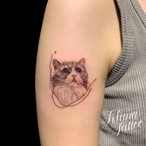 愛猫のファインライン・タトゥー