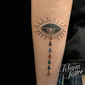 目|涙のタトゥー