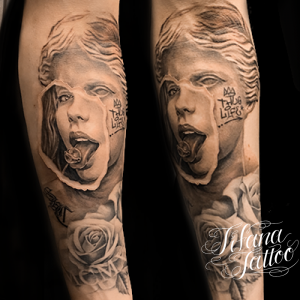 ミロのヴィーナスと写真を組み合わせたタトゥー