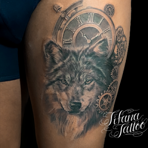 狼|時計のタトゥー