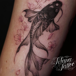 鯉と桜のファインライン・タトゥー