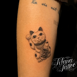 招き猫のファインライン・タトゥー