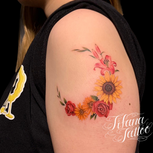 三日月×植物のファインライン・タトゥー