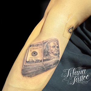 札束のタトゥー