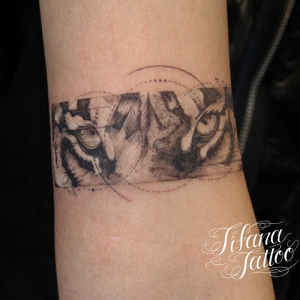 虎×幾何学タトゥー