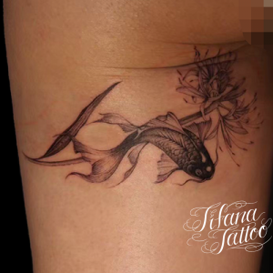 鯉と彼岸花のファインライン・タトゥー