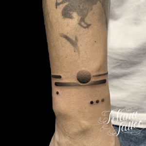 グラデーションのジオメトリック・タトゥー