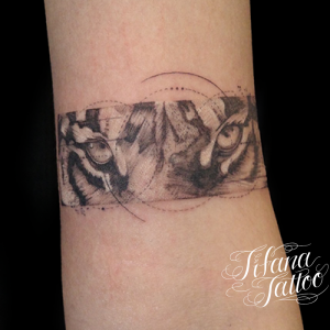 虎のジオメトリック・タトゥー